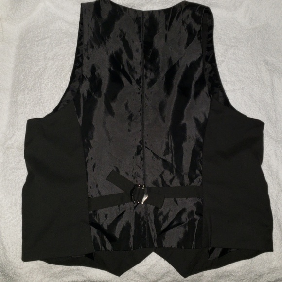 Vest - Picture 2 of 3